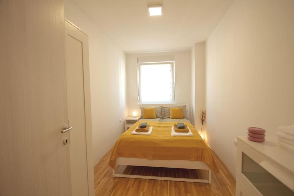 White Fields-Central 2-Bdrm Apartment With Parking Novi Sad Exteriér fotografie