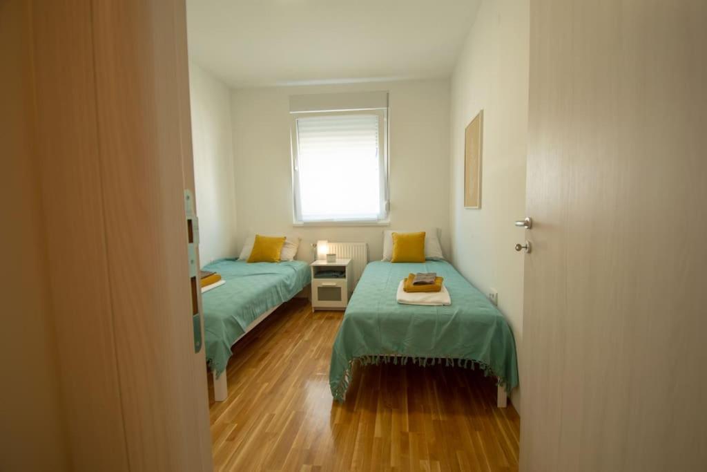White Fields-Central 2-Bdrm Apartment With Parking Novi Sad Exteriér fotografie