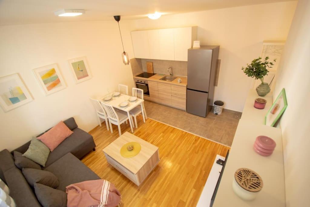 White Fields-Central 2-Bdrm Apartment With Parking Novi Sad Exteriér fotografie