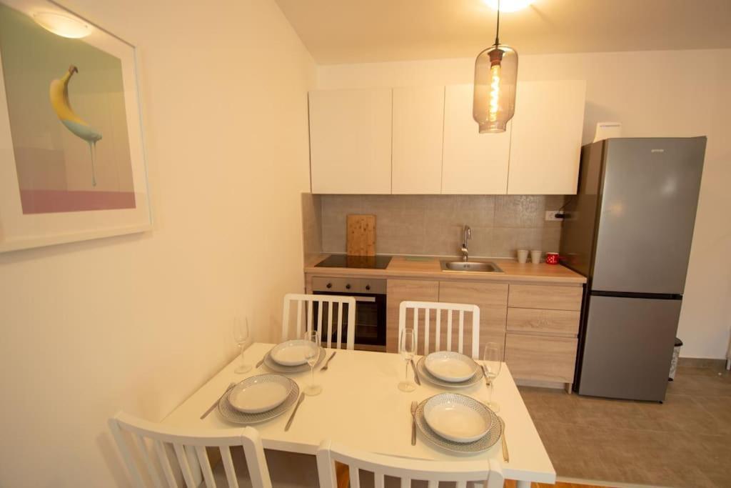 White Fields-Central 2-Bdrm Apartment With Parking Novi Sad Exteriér fotografie