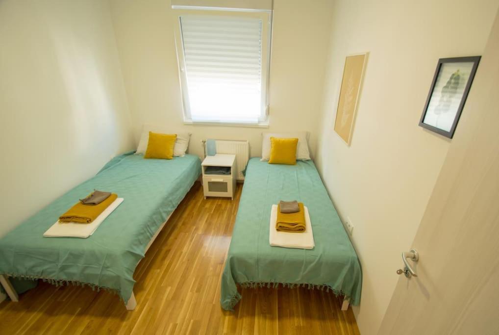 White Fields-Central 2-Bdrm Apartment With Parking Novi Sad Exteriér fotografie