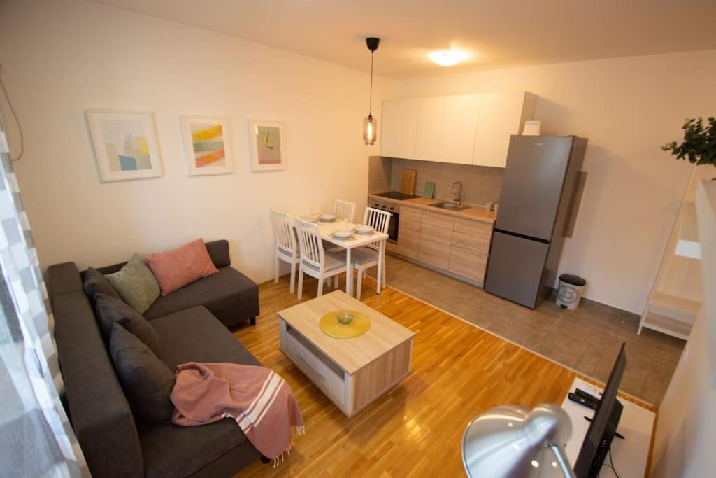 White Fields-Central 2-Bdrm Apartment With Parking Novi Sad Exteriér fotografie